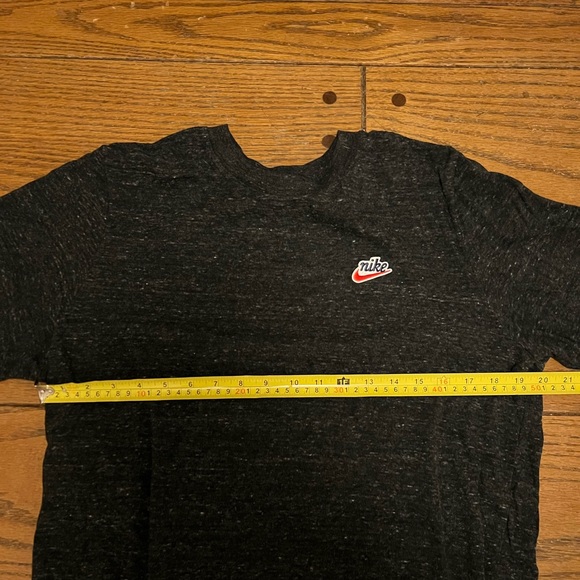 Men’s large Nike charcoal tshirt - Picture 2 of 4